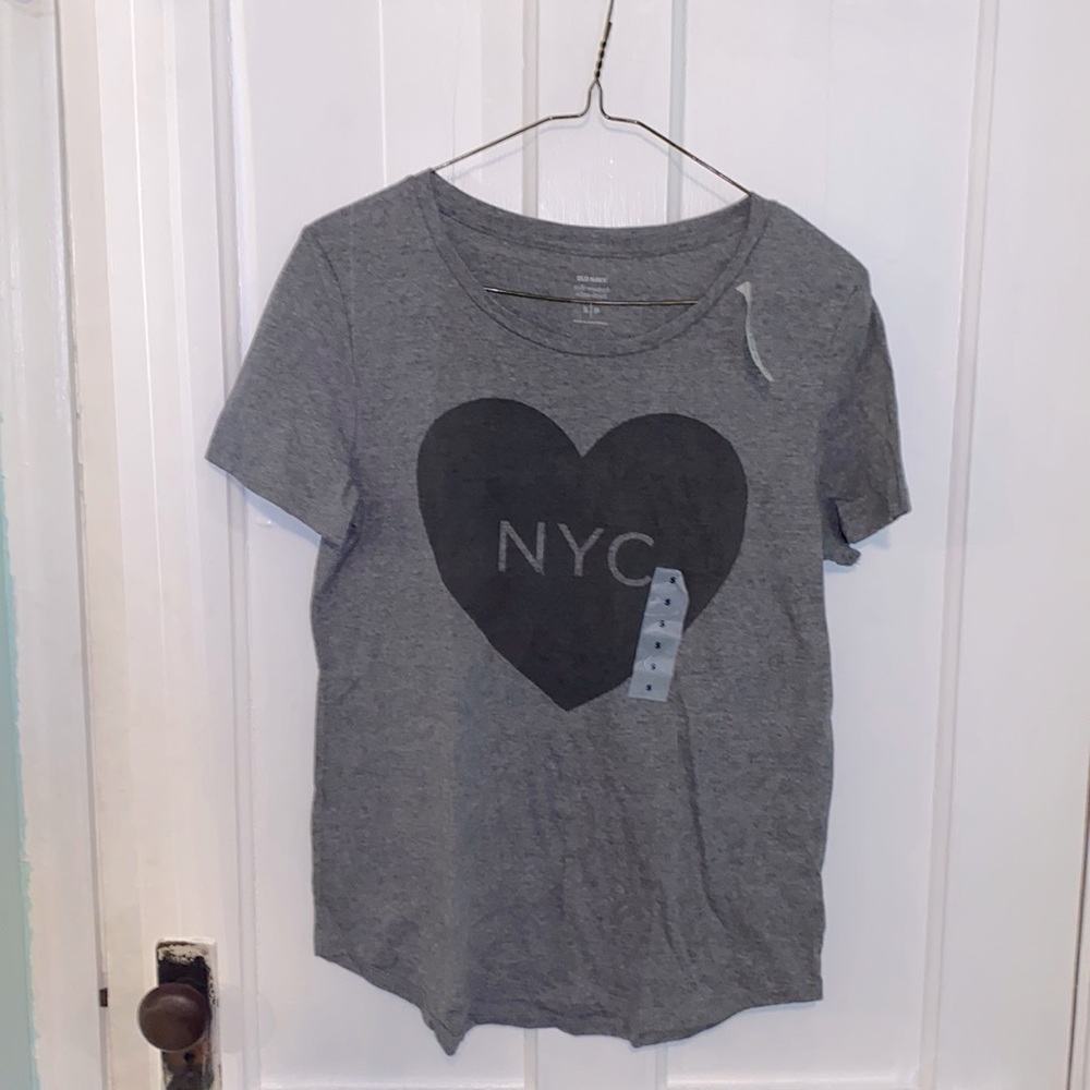 gray NYC heart t-shirt
